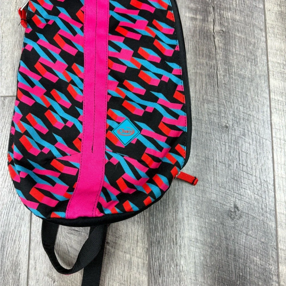 Chaco‎ Raglands Pink/Black Print Sling Bag